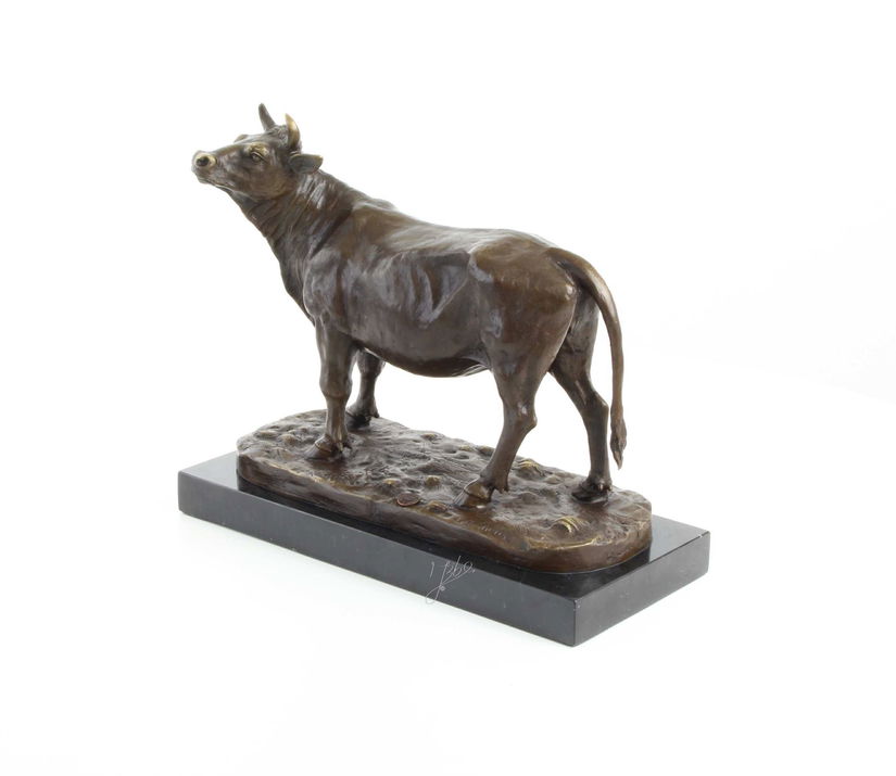 Vaca-statueta din bronz masiv cu un soclu din marmura