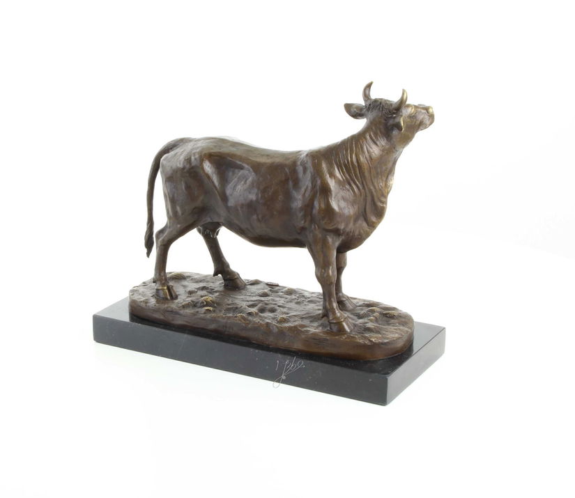 Vaca-statueta din bronz masiv cu un soclu din marmura