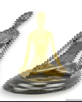 Femeie meditand-statueta din bronz cu un soclu din marmura