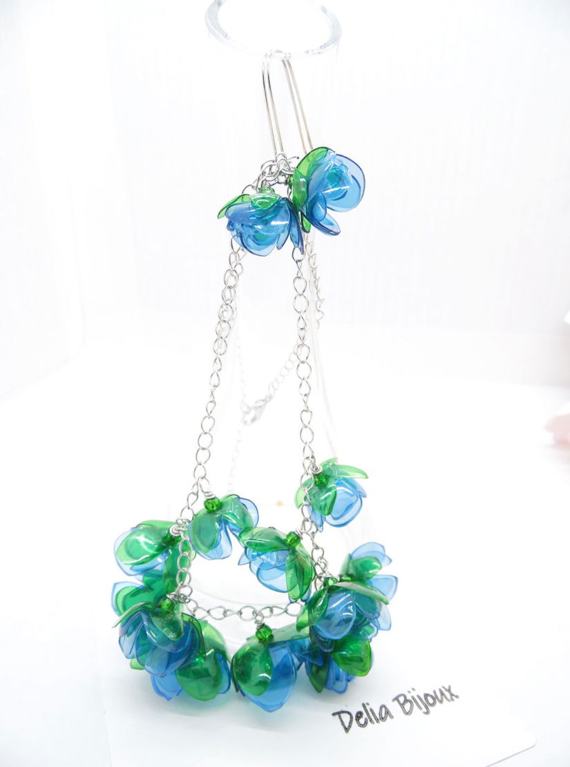 Set bijuterii statement handmade cu flori albastre unicat din plastic reciclat (cod1268)