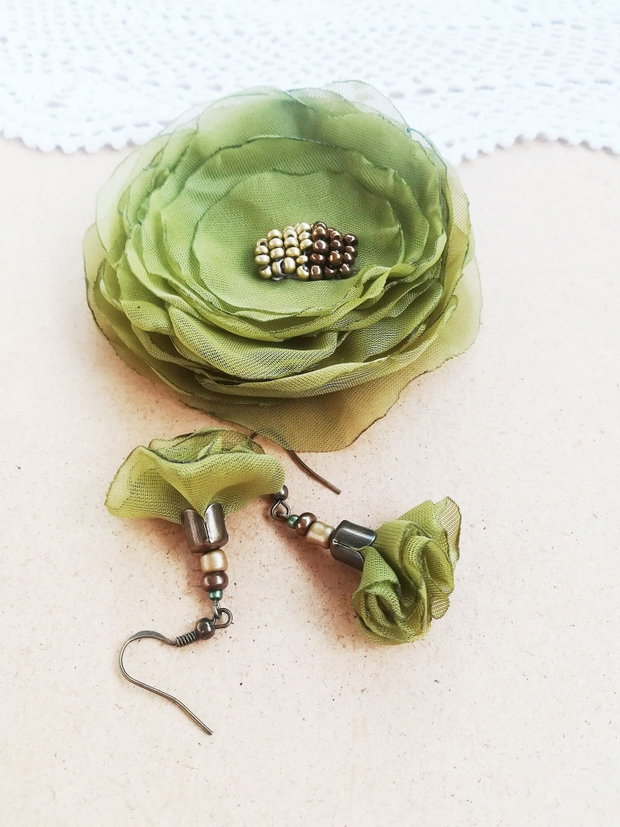 set brosa si cercei flori oliv