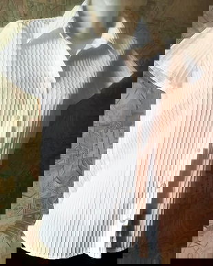 bluza alba cu dungi cusute