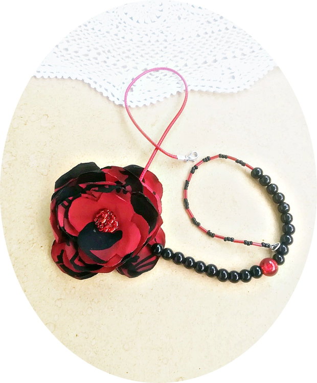 colier floral rosu si negru