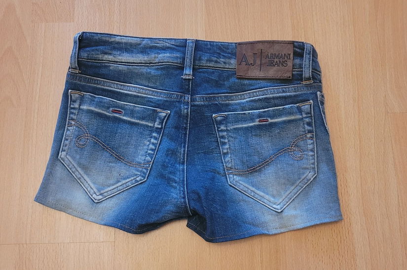 Blugi scurți Armani originali