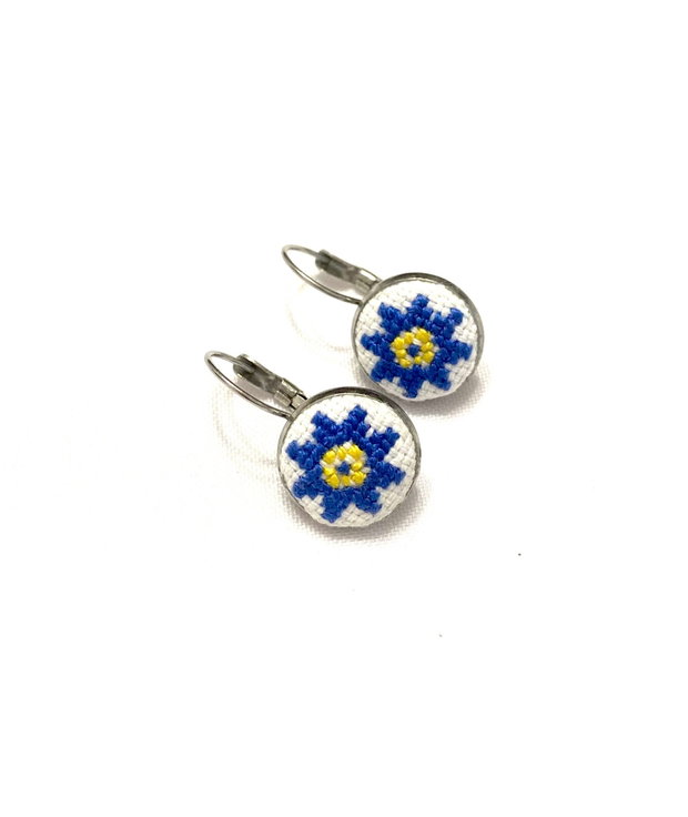 Cercei cu broderie manuala