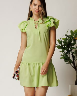 Rochie scurta verde lime din triplu voal cu croi cambrat si volan la baza