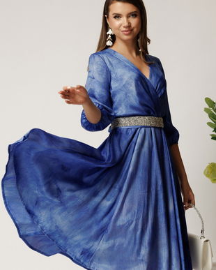 Rochie Julia midi albastra din satin in clos cu aspect sidefat si cordon cu strasuri