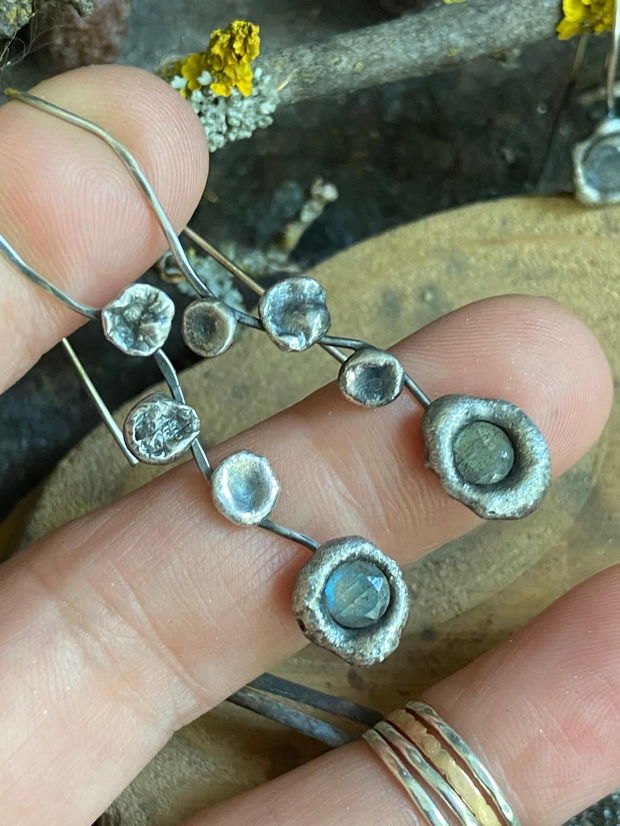 Cercei lungi din argint 925 oxidat, organici, cu pietre de labradorit