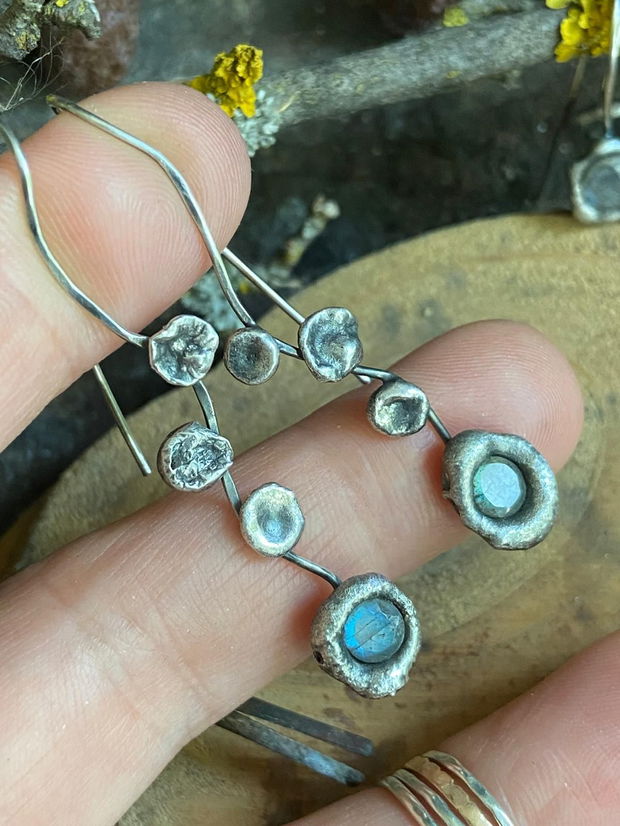 Cercei lungi din argint 925 oxidat, organici, cu pietre de labradorit