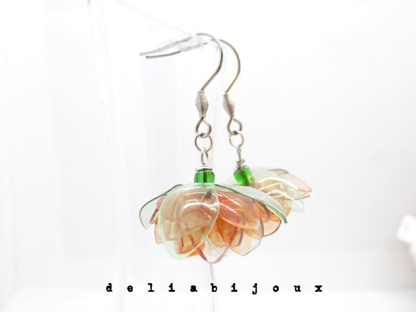 Cercei statement handmade unicat - PET-uri (plastic) reciclate - flori (cod1270)