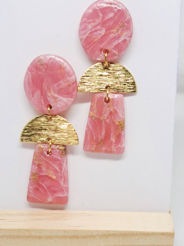 Cercei roz sidefat, confectionati din fimo, cercei lungi, cercei atarnatori