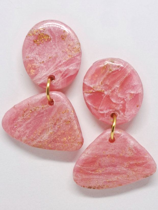 Cercei roz sidefat, confectionati din fimo, cercei lungi, cercei atarnatori