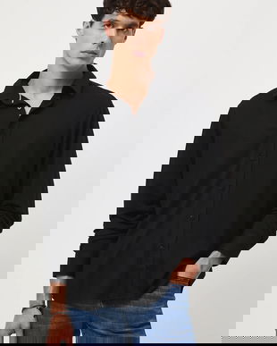 Medicine cămașă culoarea negru, cu guler clasic, regular