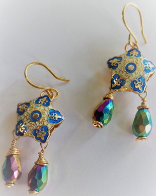 Cercei din sarma,margele cloisonne si cristale lacrima electroplacate tip swarovski - blue flower