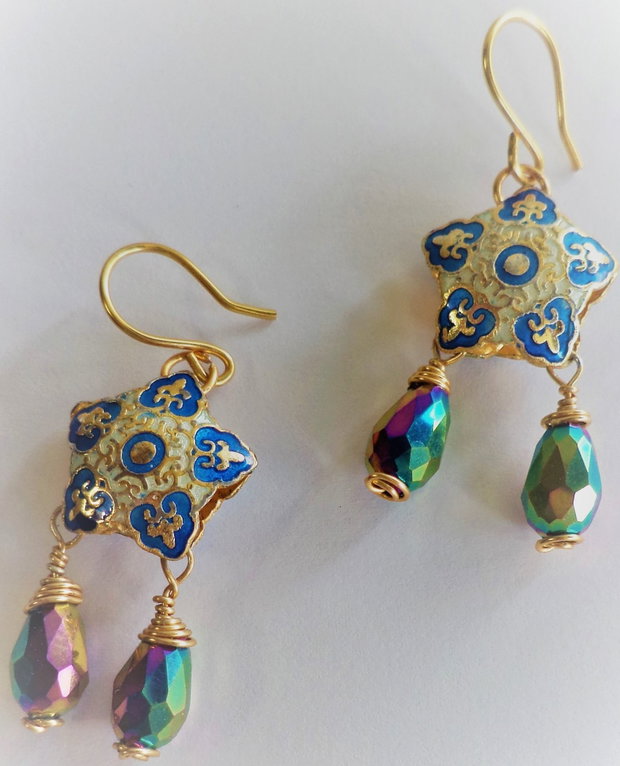 Cercei din sarma,margele cloisonne si cristale lacrima electroplacate tip swarovski - blue flower