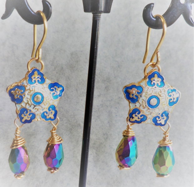 Cercei din sarma,margele cloisonne si cristale lacrima electroplacate tip swarovski - blue flower