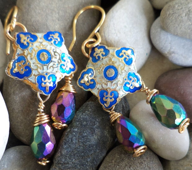 Cercei din sarma,margele cloisonne si cristale lacrima electroplacate tip swarovski - blue flower