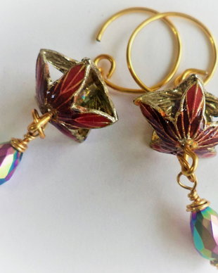 Cercei din sarma cu margele cloisonne si cristale tip swarovski - flower
