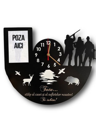Ceas decorativ din lemn pentru vânător  personalizat cu text și poză
