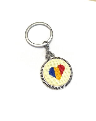 Breloc cu broderie manuala  - tricolor