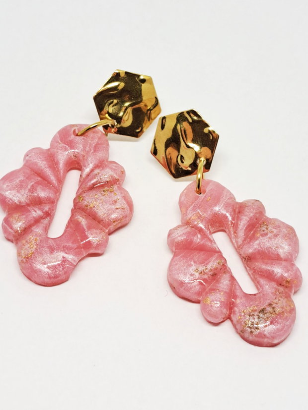 Cercei roz sidefat, confectionati din fimo, cercei lungi, cercei atarnatori