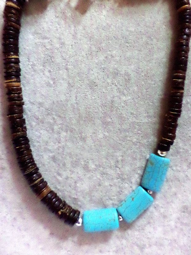 Colier handmade din margele plate de nuca de cocos si margele de turcoaz - africana
