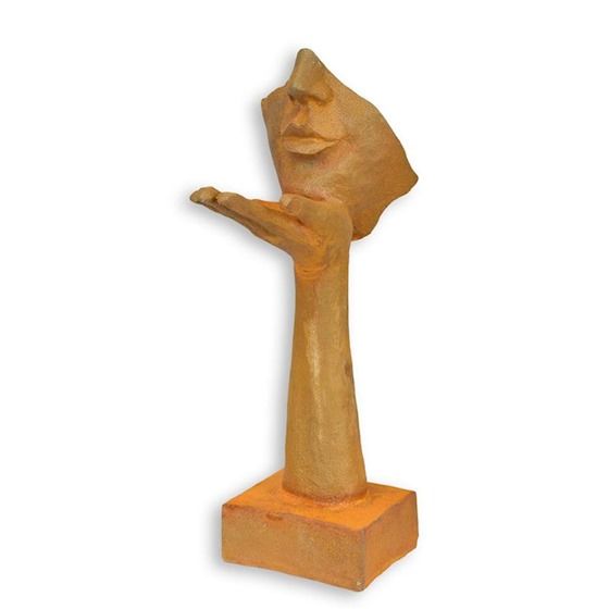 Sarut-statueta din fonta antik rusty