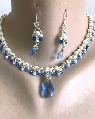 Set colier si cercei cu perle albe Swarovski si cristale