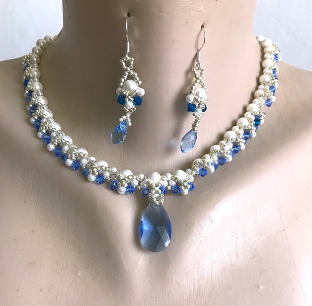 Set colier si cercei cu perle albe Swarovski si cristale