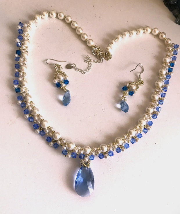 Set colier si cercei cu perle albe Swarovski si cristale