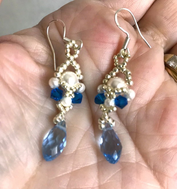 Set colier si cercei cu perle albe Swarovski si cristale