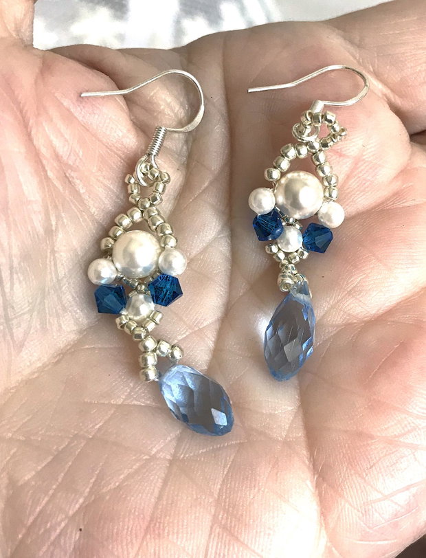 Set colier si cercei cu perle albe Swarovski si cristale