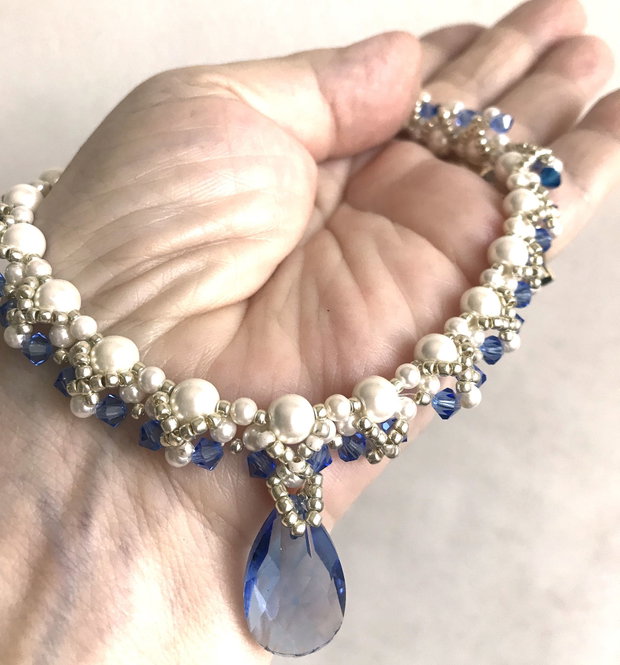 Set colier si cercei cu perle albe Swarovski si cristale
