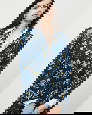 Medicine sacou culoarea bleumarin