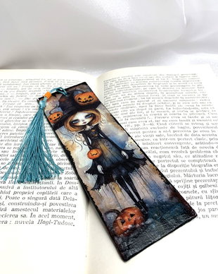 Semn de carte din lemn, decorat manual 00725