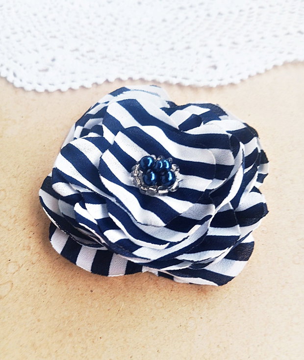 brosa floare bleumarin cu dungi si perle 9.5 cm