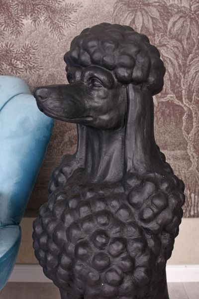 Statueta din rasini cu un pudel alb