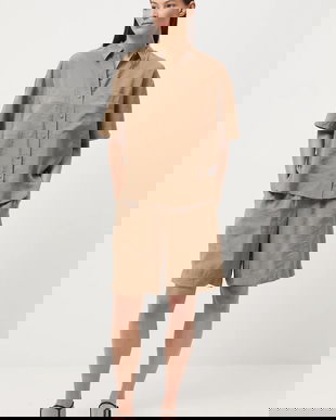 Medicine cămașă culoarea bej, cu guler clasic, relaxed