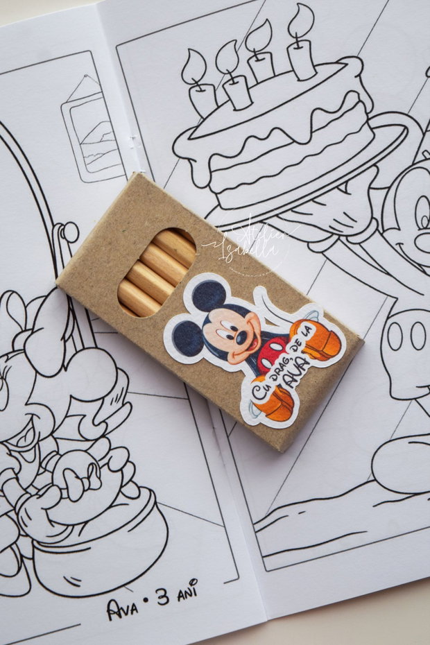 Carte de colorat personalizată Minnie Mouse