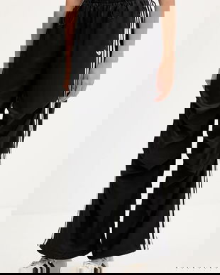 adidas Originals pantaloni de trening Trackpant culoarea negru, cu imprimeu, KE9790