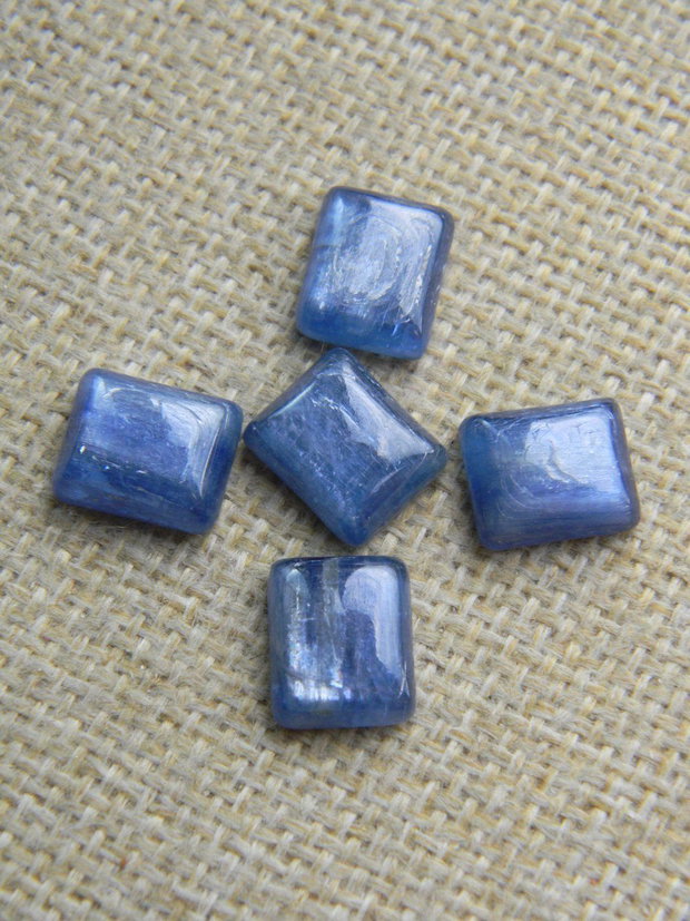 Caboson kyanit (F21-8)