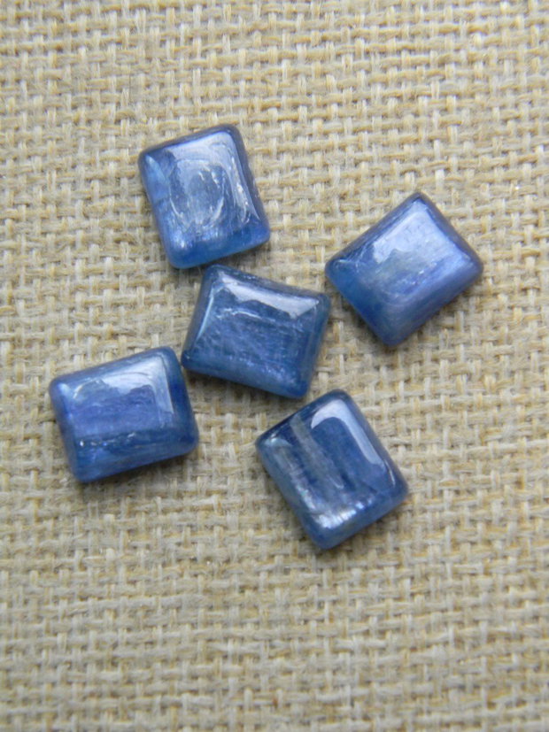 Caboson kyanit (F21-8)