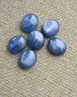 Caboson kyanit (F21-8)