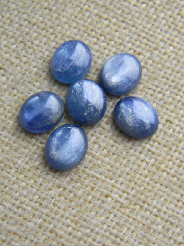 Caboson kyanit (F21-8)
