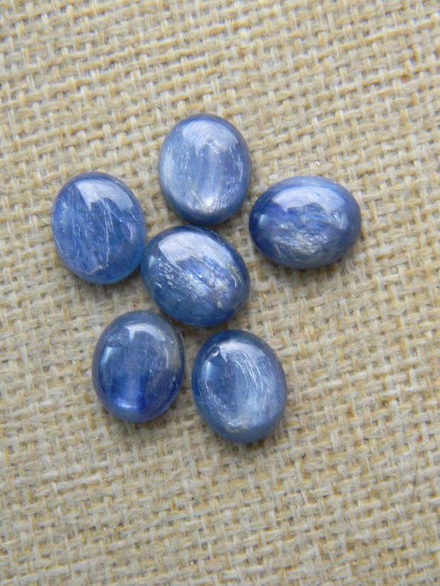 Caboson kyanit (F21-8)