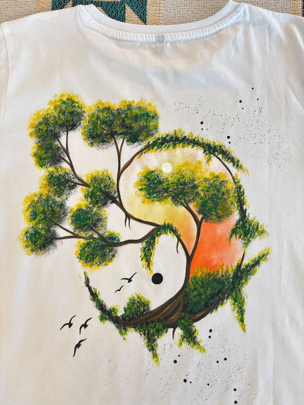 Tricou pictat manual Yin & Yang
