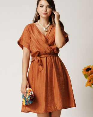 Rochie scurta maro din tencel in clos cu elastic si cordon in talie