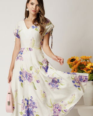 Rochie midi alba din viscoza cu flori mov in clos cu maneci scurte