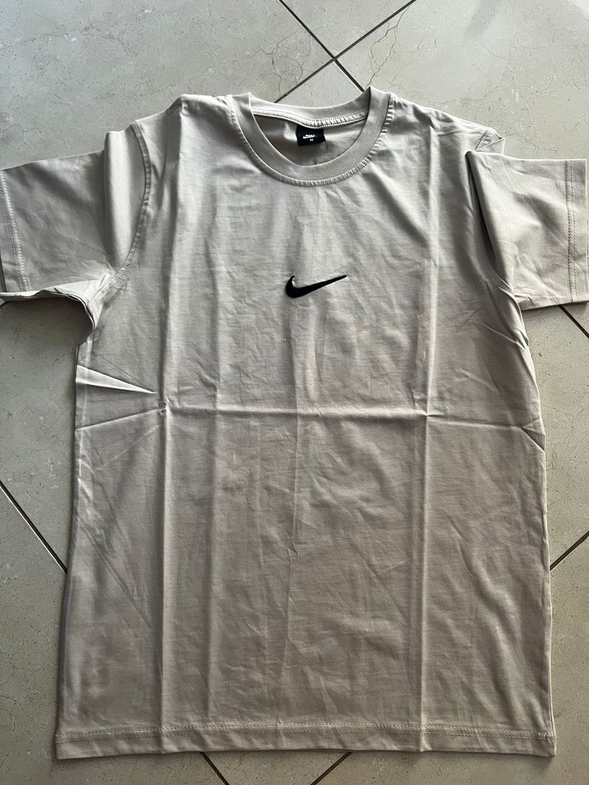 Tricou