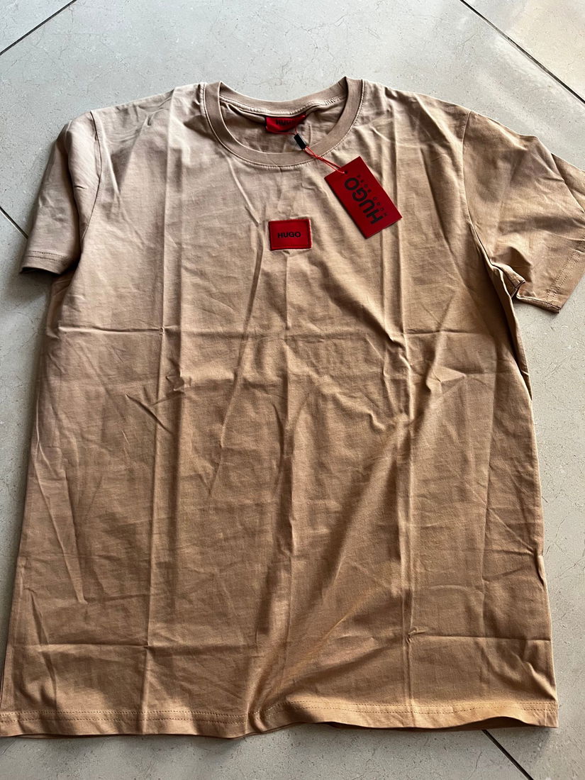 Tricou